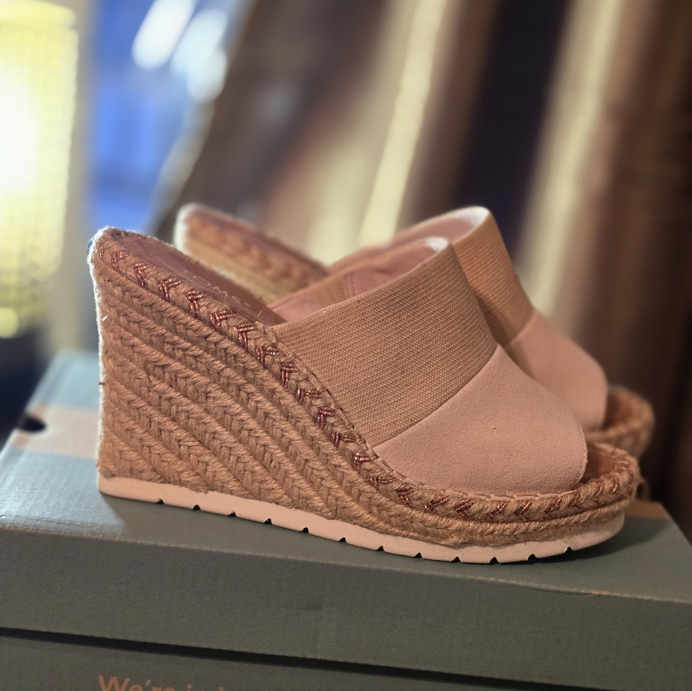 NIB Tom's Wedge Sandals